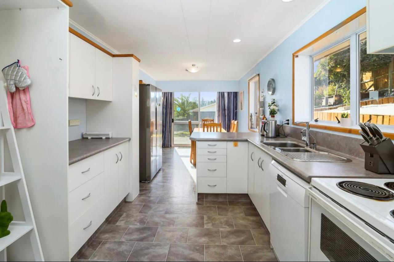Spacious Utuhina Holiday House Rotorua Exterior photo